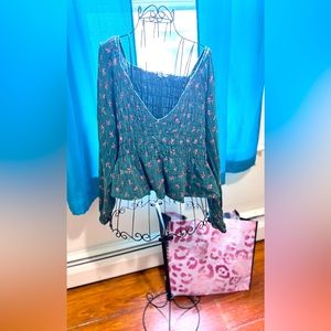 Cute ☺️ V-Neck shirt with flared bottom dark green